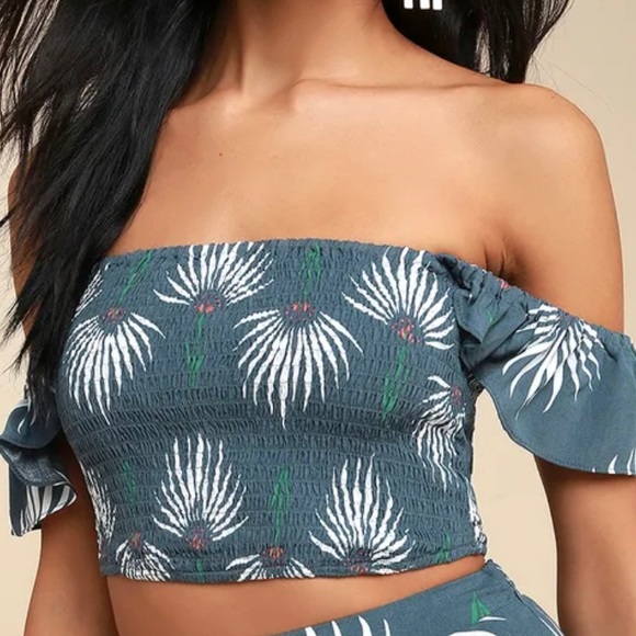 Dusty Blue Floral Print Crop Too - Picture 1 of 5
